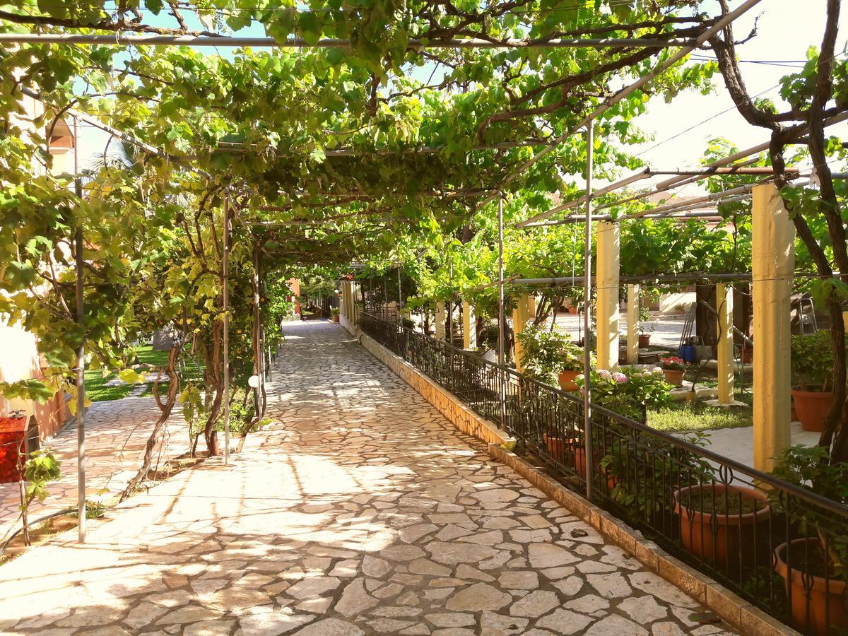 Bungalows Niki Acharavi  Buitenkant foto